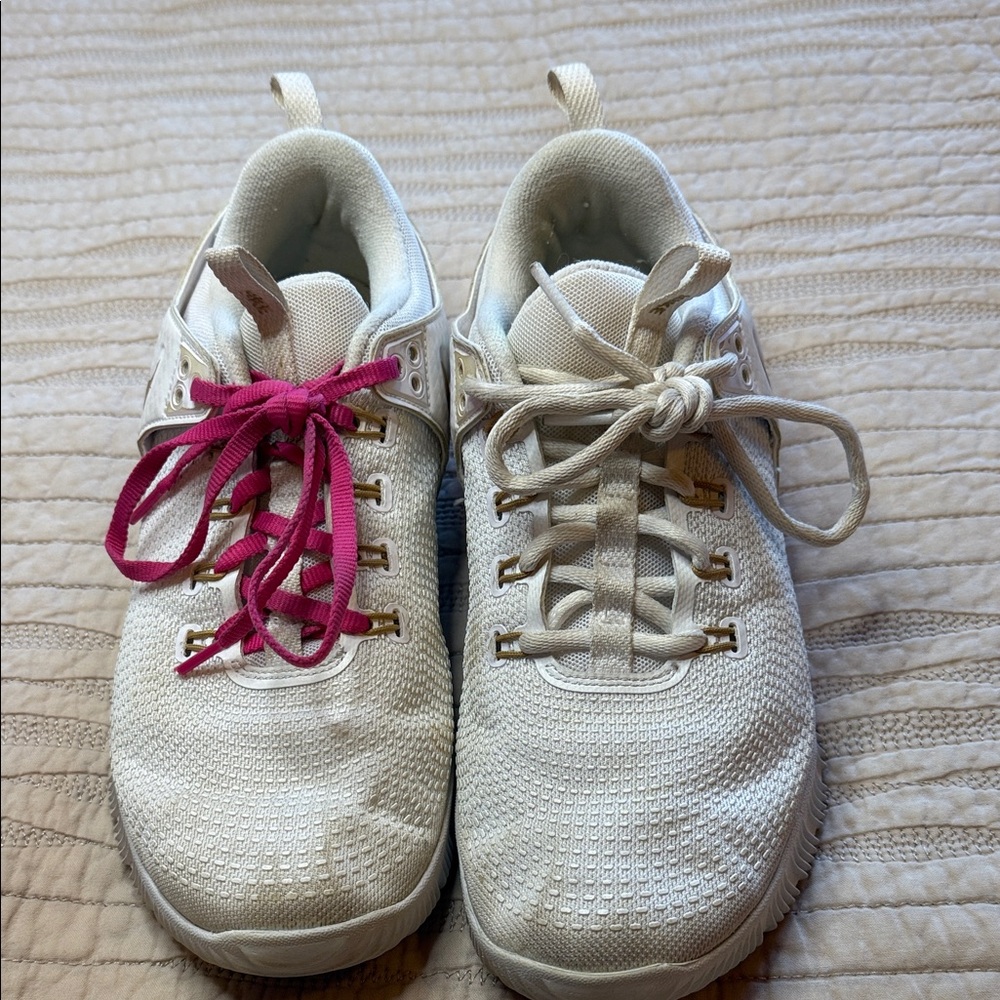NikeWhite Sneakers with Pink and White Laces. Just need a cleaning.